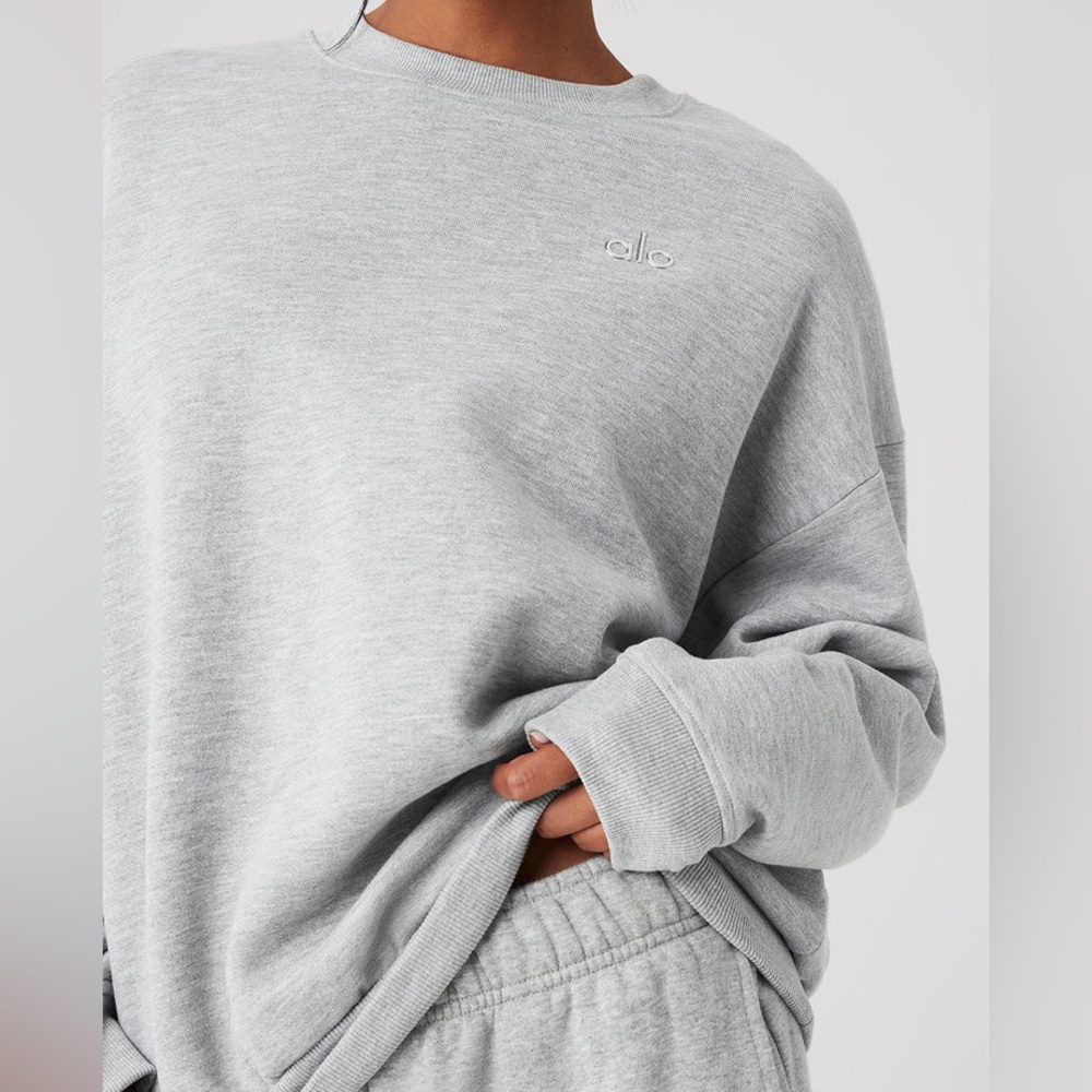 Alo Accolade Crew Neck Pullover in athletic heather grey